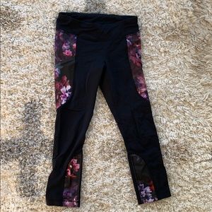 Cropped floral Lululemon leggings sz. 6